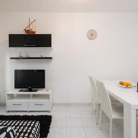 Laro - Modern&spacious Апартаменти Спліт